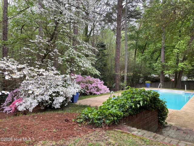 957 Sandavis Road, Southern Pines, NC 28387