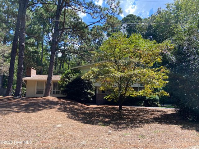 957 Sandavis Road, Southern Pines, NC 28387
