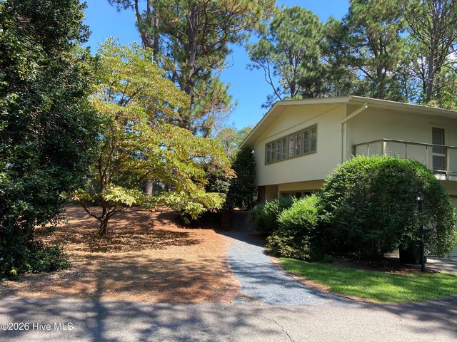 957 Sandavis Road, Southern Pines, NC 28387