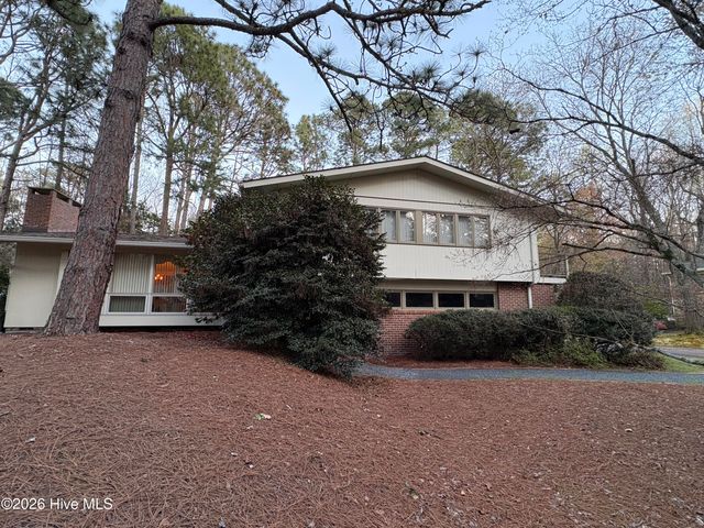 957 Sandavis Road, Southern Pines, NC 28387