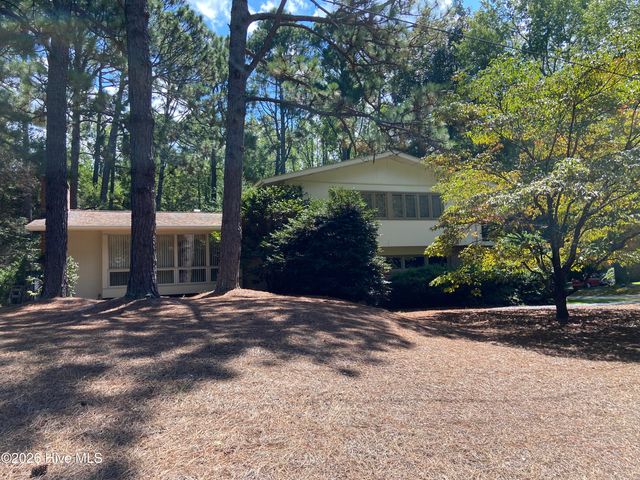 957 Sandavis Road, Southern Pines, NC 28387