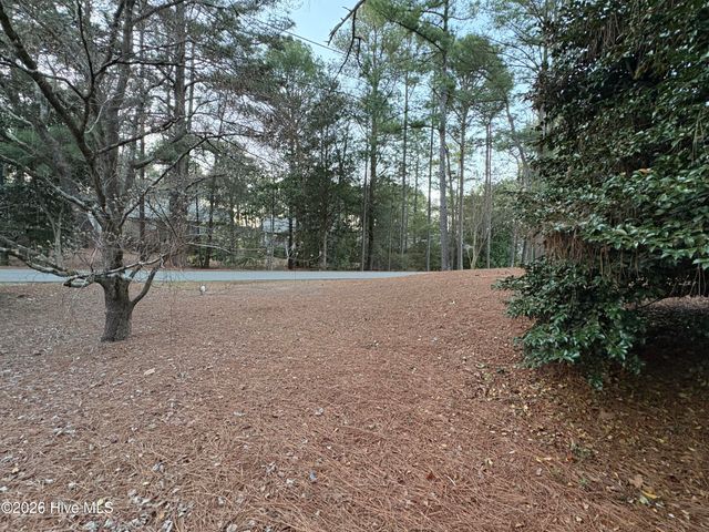 957 Sandavis Road, Southern Pines, NC 28387