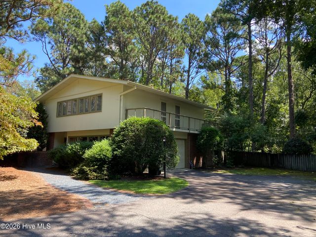 957 Sandavis Road, Southern Pines, NC 28387