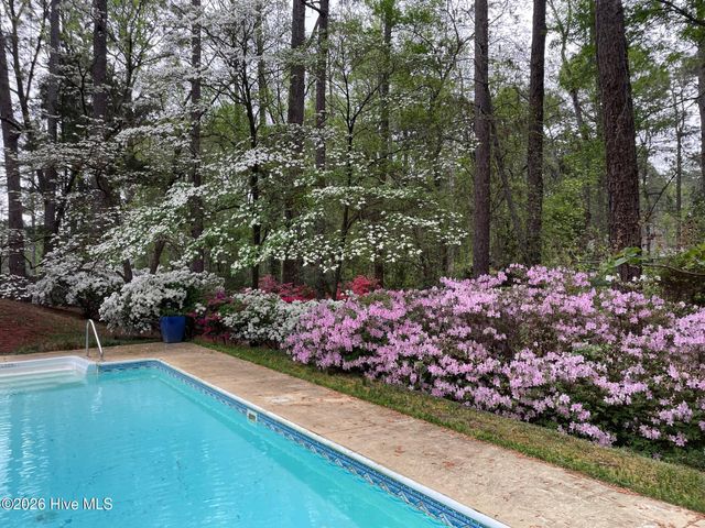 957 Sandavis Road, Southern Pines, NC 28387