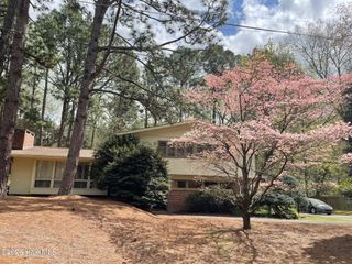 957 Sandavis Road, Southern Pines, NC 28387