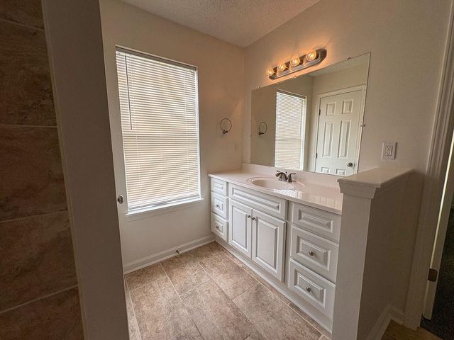 1819 BLACK BEAR CIR W, Memphis, TN 38016