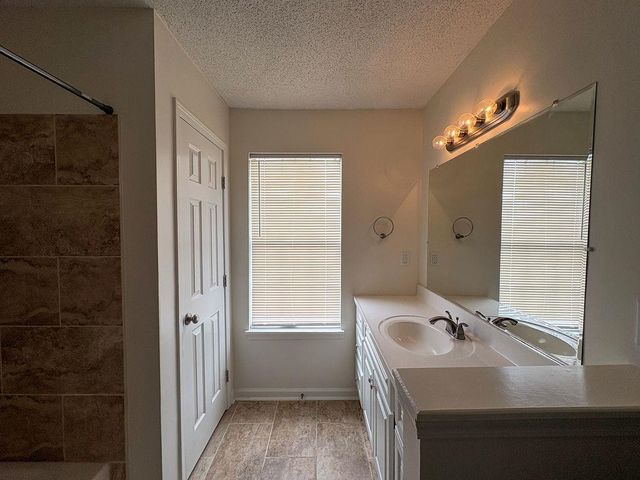 1819 BLACK BEAR CIR W, Memphis, TN 38016