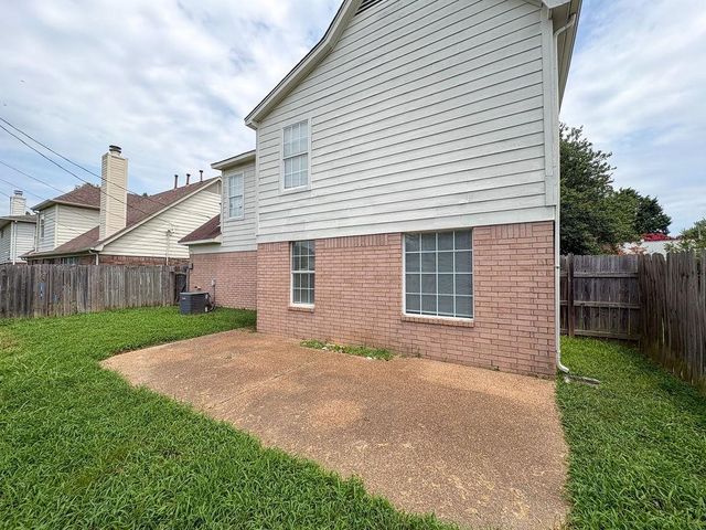 1819 BLACK BEAR CIR W, Memphis, TN 38016