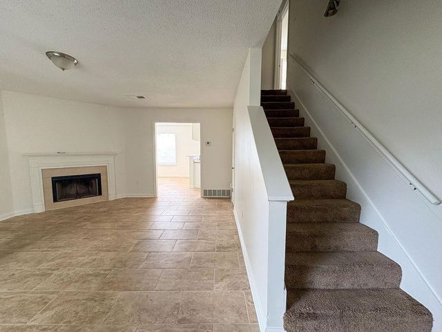 1819 BLACK BEAR CIR W, Memphis, TN 38016