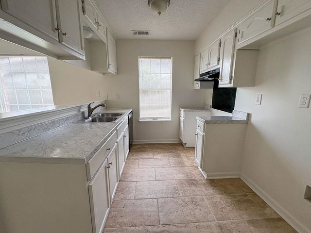1819 BLACK BEAR CIR W, Memphis, TN 38016