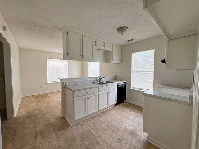 1819 BLACK BEAR CIR W, Memphis, TN 38016