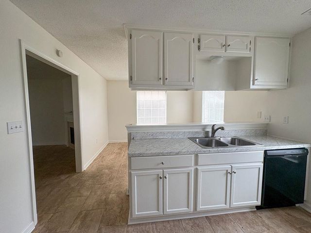 1819 BLACK BEAR CIR W, Memphis, TN 38016