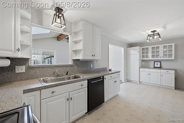 33226 Vista Way, Fraser, MI 48026