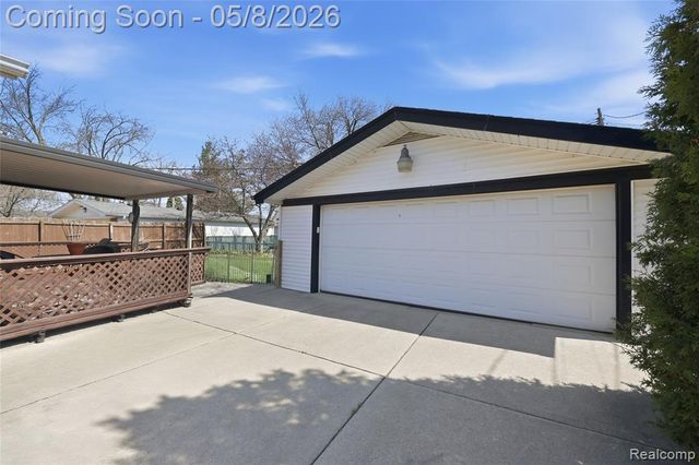 33226 Vista Way, Fraser, MI 48026