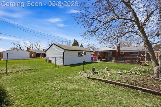 33226 Vista Way, Fraser, MI 48026