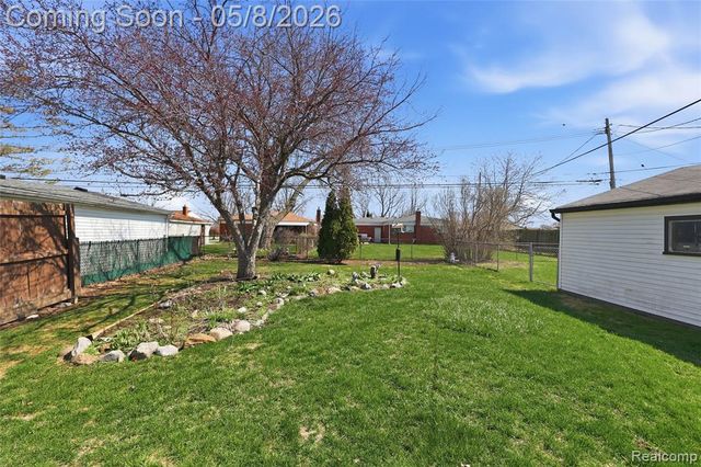 33226 Vista Way, Fraser, MI 48026