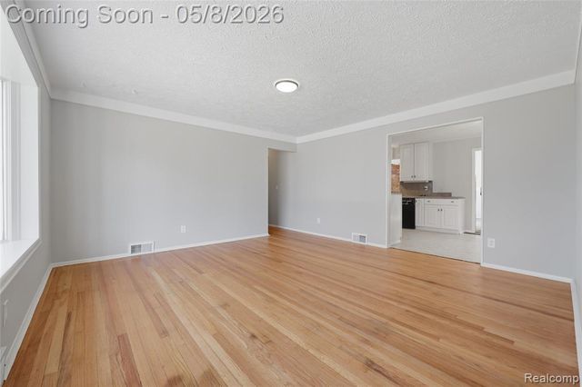 33226 Vista Way, Fraser, MI 48026
