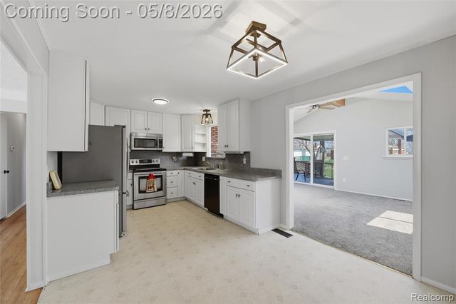 33226 Vista Way, Fraser, MI 48026