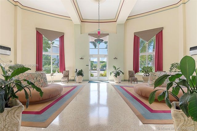 255 W 24th Street 302, Miami Beach, FL 33140