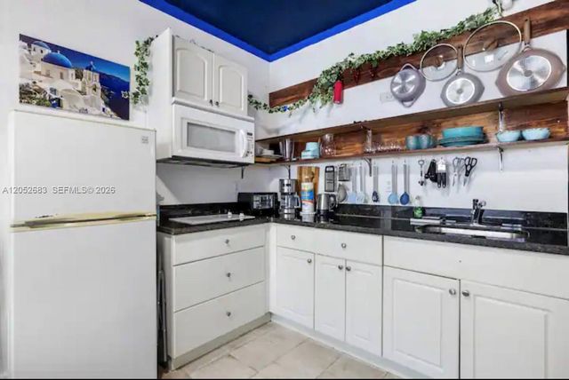 255 W 24th Street 302, Miami Beach, FL 33140