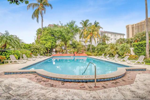 255 W 24th Street 302, Miami Beach, FL 33140