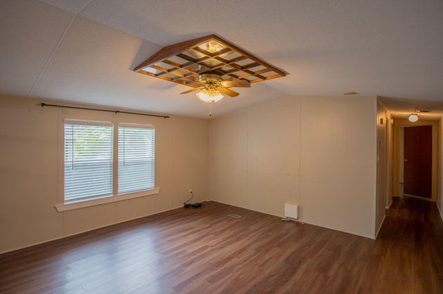 150 Wilcox Dr, Livingston, TX 77351