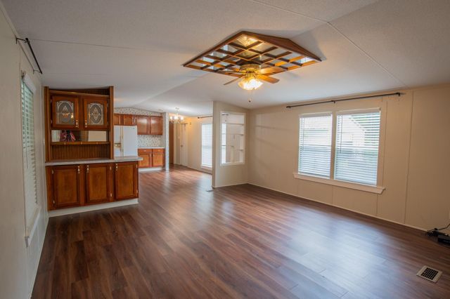 150 Wilcox Dr, Livingston, TX 77351