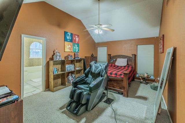 334 Meadowcreek Drive, Duncanville, TX 75137