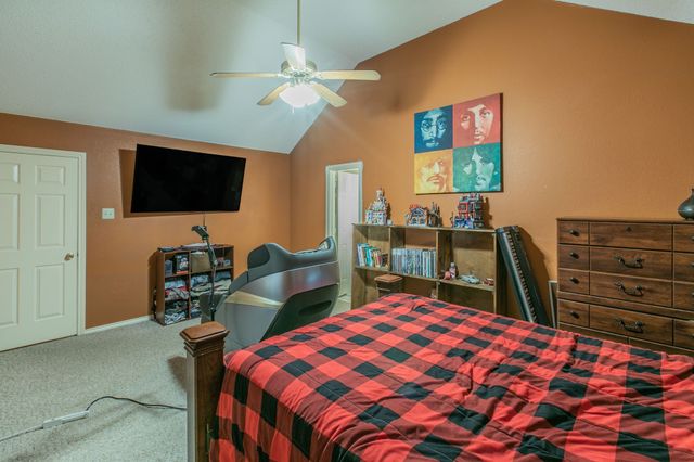 334 Meadowcreek Drive, Duncanville, TX 75137