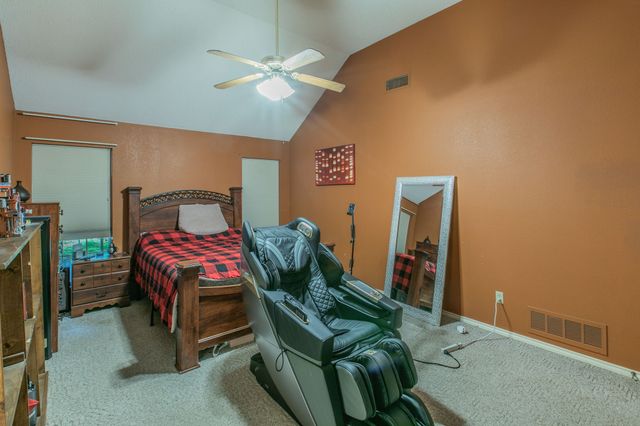 334 Meadowcreek Drive, Duncanville, TX 75137