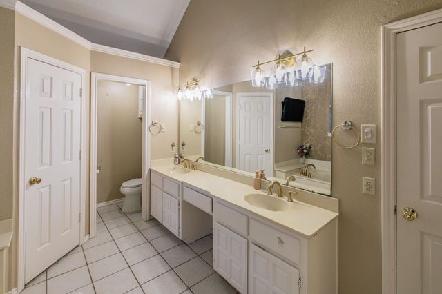 334 Meadowcreek Drive, Duncanville, TX 75137