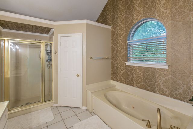 334 Meadowcreek Drive, Duncanville, TX 75137