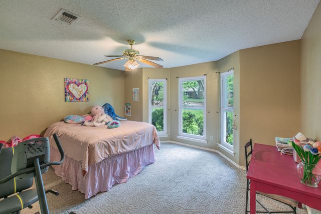 334 Meadowcreek Drive, Duncanville, TX 75137