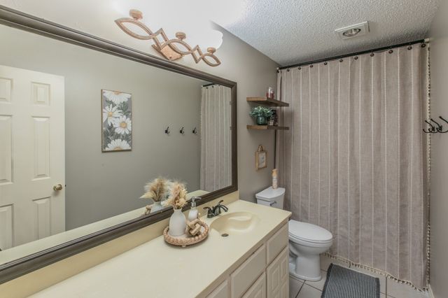 334 Meadowcreek Drive, Duncanville, TX 75137