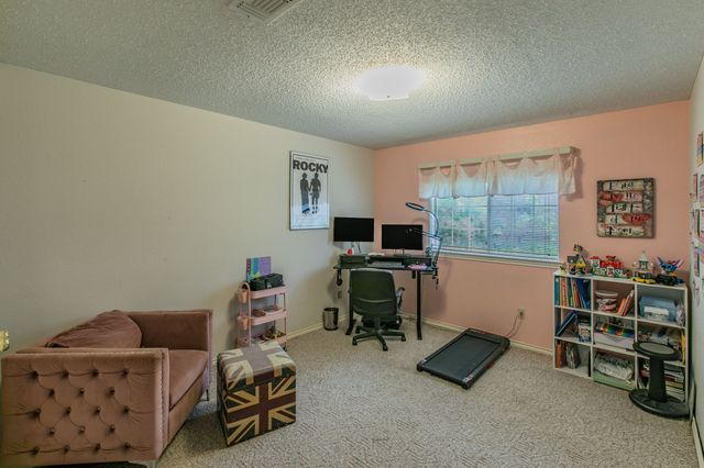 334 Meadowcreek Drive, Duncanville, TX 75137