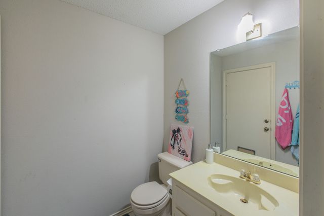 334 Meadowcreek Drive, Duncanville, TX 75137