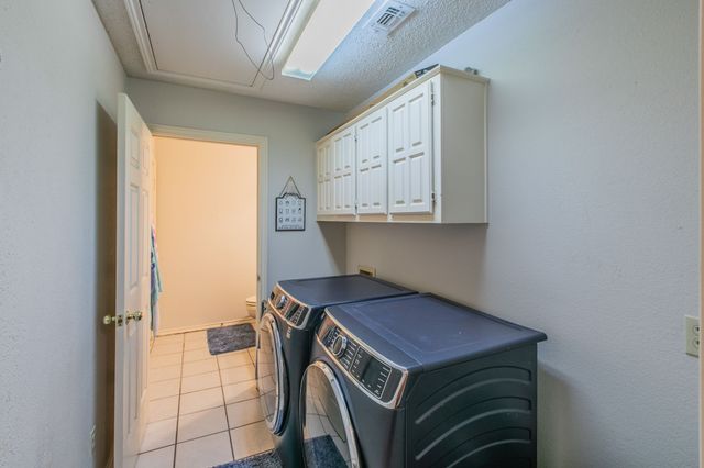 334 Meadowcreek Drive, Duncanville, TX 75137