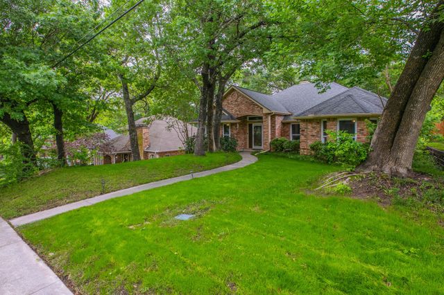 334 Meadowcreek Drive, Duncanville, TX 75137
