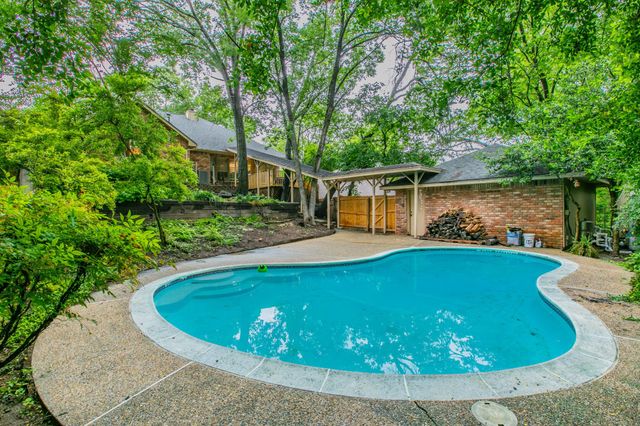 334 Meadowcreek Drive, Duncanville, TX 75137