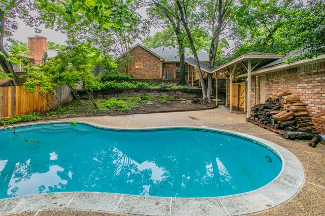 334 Meadowcreek Drive, Duncanville, TX 75137