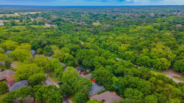 334 Meadowcreek Drive, Duncanville, TX 75137