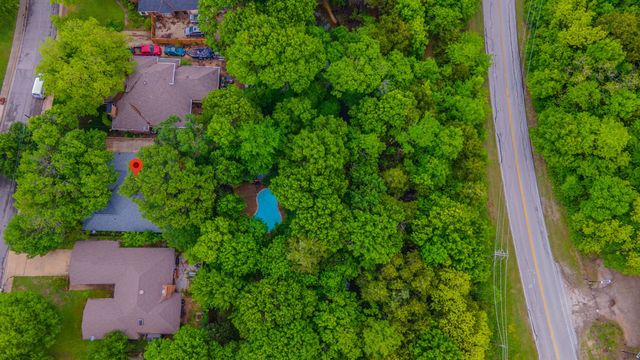 334 Meadowcreek Drive, Duncanville, TX 75137