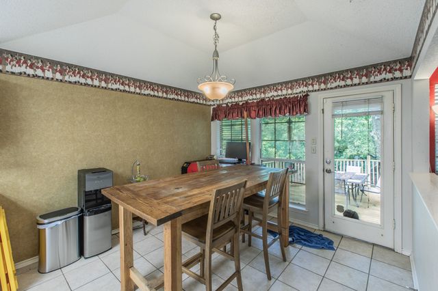 334 Meadowcreek Drive, Duncanville, TX 75137