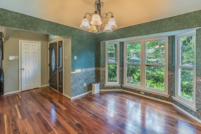 334 Meadowcreek Drive, Duncanville, TX 75137