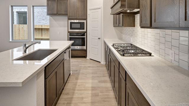 12652 Cotorra Springs, San Antonio, TX 78254