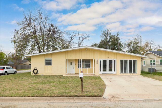 2215 13th Street, Brownwood, TX 76801