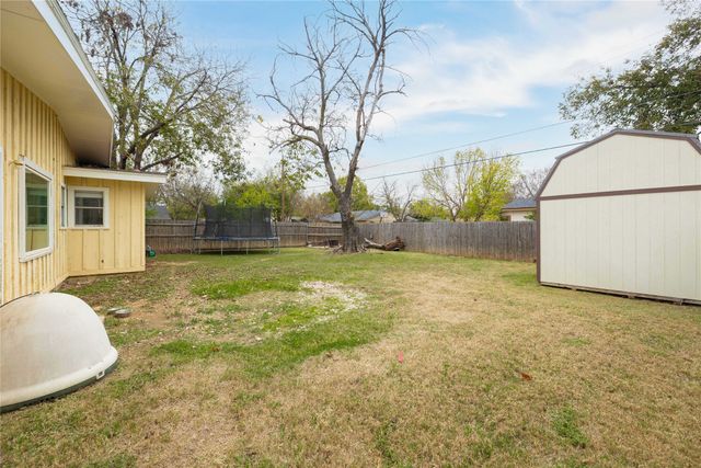 2215 13th Street, Brownwood, TX 76801