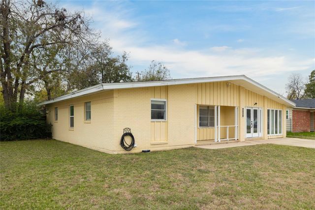 2215 13th Street, Brownwood, TX 76801