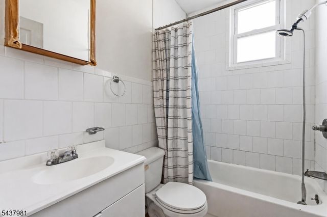 4108 New York Ave, Union City, NJ 07087