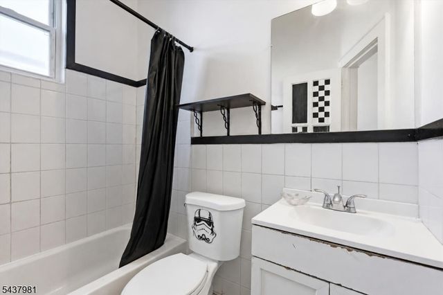 4108 New York Ave, Union City, NJ 07087